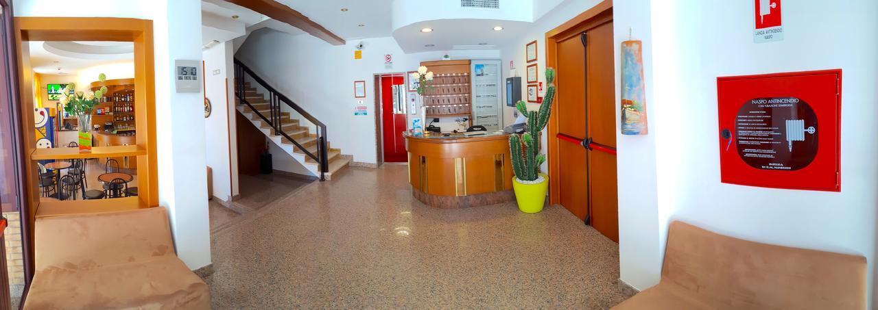Anna Hotel 2*